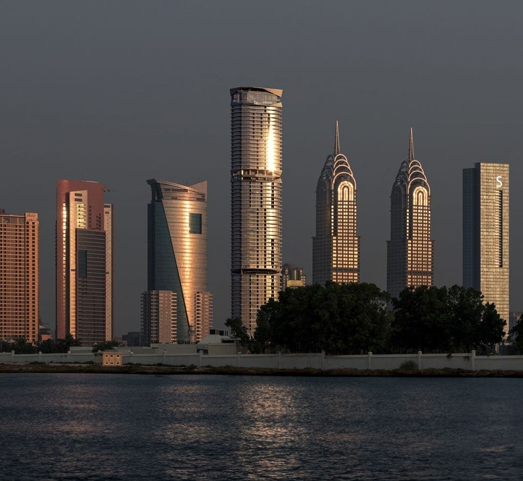 Iconic Tower, Dubai Internet City — render 9